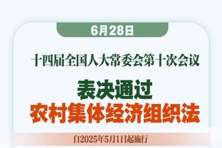 非洲区预选赛中有球迷试图攻击萨拉赫，军警介入保护萨拉赫离场